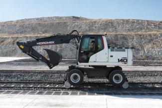 Excavatrice sur pneus Hidromek HMK 140 W