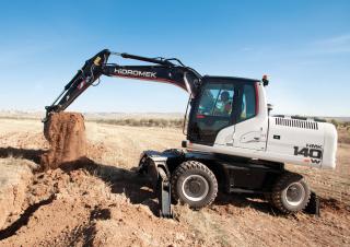Excavatrice sur pneus Hidromek HMK 140 W