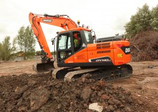 Excavatrice sur chenilles Doosan DX 140 LC