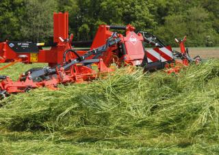 Faneuses rotatives Kuhn GF 13012