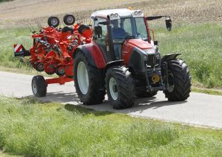 Faneuses rotatives Kuhn GF 13012