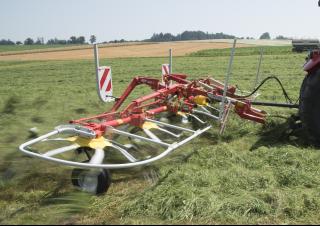 Faneuses rotatives Pöttinger Hit 6.80 T