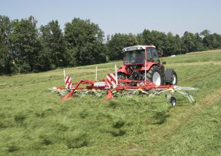 Faneuses rotatives Pöttinger Hit 6.80 T