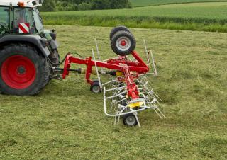 Faneuses rotatives Pöttinger Hit 8.91 T