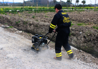 Plaques vibrantes Plaques vibrantes unidirectionnelles Bomag BPS 18/45