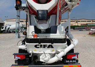 Pompes à béton pour camion CIFA MK32L