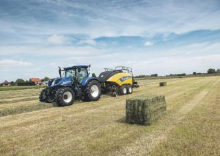 Presses de grandes balles + à haute pression New Holland BB 890 PC Plus