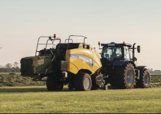Presses de grandes balles + à haute pression New Holland BB 890 PC Plus