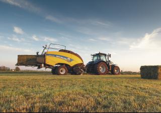 Presses de grandes balles + à haute pression New Holland BB 890 PC Plus