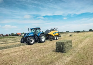 Presses de grandes balles + à haute pression New Holland BB 890 Plus 