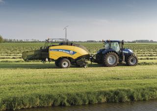 Presses de grandes balles + à haute pression New Holland BB 890 RC