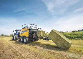Presses de grandes balles + à haute pression New Holland BB 890 RC Plus