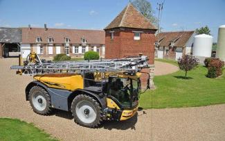 Pulverisateurs Automoteurs Challenger RoGator 655