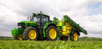 Pulverisateurs trainès John Deere 840 i TF