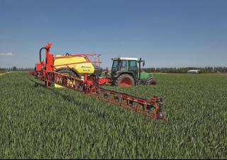 Pulverisateurs trainès Kverneland Ikarus S38