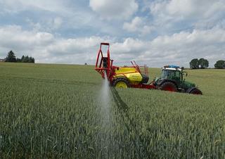 Pulverisateurs trainès Kverneland Ikarus S38