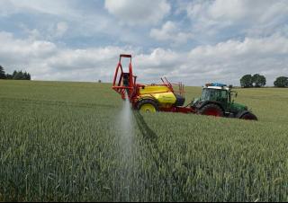 Pulverisateurs trainès Kverneland Ikarus S38