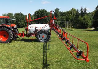 Pulverisateurs trainès Unia Plus 1618 