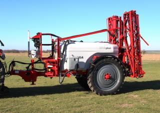Pulverisateurs trainès Unia Plus 2518