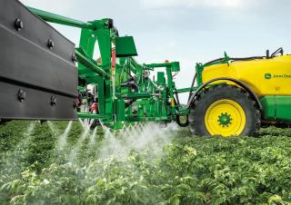 Pulverisateurs trainès John Deere R740i