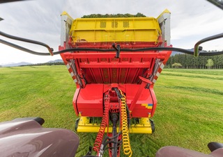 Remorques autochargeuses d'ensilage Pöttinger Jumbo 7400