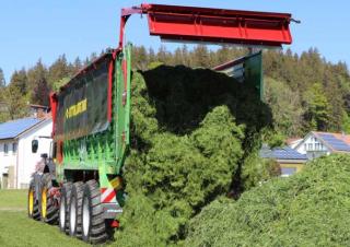 Remorques autochargeuses d'ensilage Strautmann Magnon CFS 530