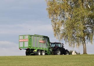Remorques autochargeuses d'ensilage L. Bergmann Repex 30 K