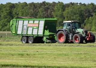 Remorques autochargeuses d'ensilage L. Bergmann Royal 300 K