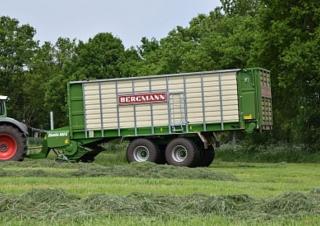 Remorques autochargeuses d'ensilage L. Bergmann Shuttle 860 S
