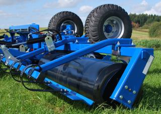 Rouleaux pour des champs et prairies DAL-BO MiniMax 830 CB
