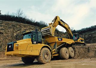 Tombereaux articulés Caterpillar 745