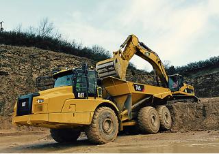 Tombereaux articulés Caterpillar 745
