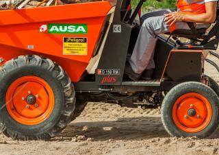 Bennes sur pneus Ausa D 150 RM