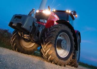 Tracteurs 4WD Massey Ferguson MF 8690 Dyna-VT
