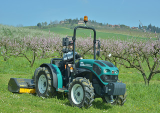 Tracteurs 4WD Arbos 4100 Q