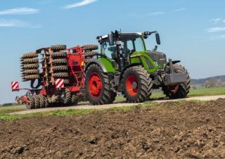 Tracteurs 4WD Fendt 724 Vario Power+ 