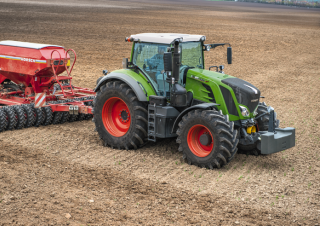 Tracteurs 4WD Fendt 826 Vario Profi+