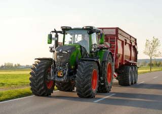Tracteurs 4WD Fendt 832 Vario Power+ 