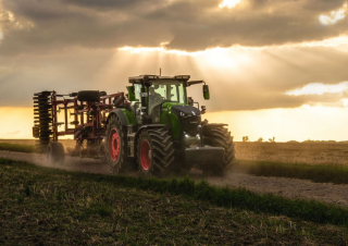 Tracteurs 4WD Fendt 832 Vario Power+ 