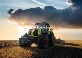 Tracteurs 4WD Claas Axion 830 Cmatic