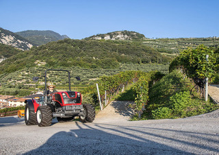 Tracteurs 4WD Valtra F75S