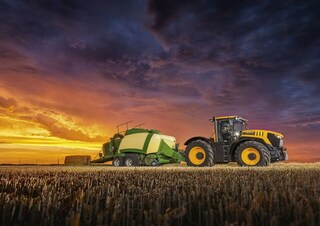 Tracteurs 4WD JCB Fastrac 8330
