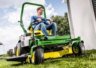 Tondeuses à gazon autoportées et tracteurs de jardin John Deere Z530M