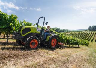 Tracteurs roues arrière Claas Nexos 240 VL