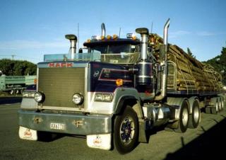 Camions Tracteurs routiers Mack SuperLiner RWL712L CA494 ETAZ673A 4x2