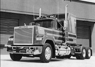 Camions Tracteurs routiers Mack SuperLiner RWL712L CA494 ETAZ673A 4x2