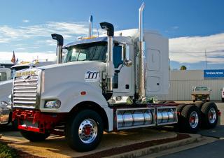 Camions Tracteurs routiers Mack SuperLiner RWS712L CA494 ETAZ673A 4x2