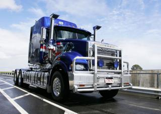Camions Tracteurs routiers Mack TITAN Day Cab MP10 8x4