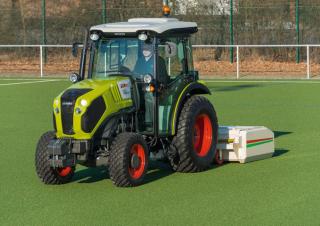 Tracteurs 4WD Claas Nexos 220 VL