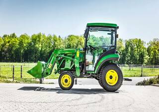 Véhicule Véhicules communaux multi-usages à diesel diesel John Deere 2032 R